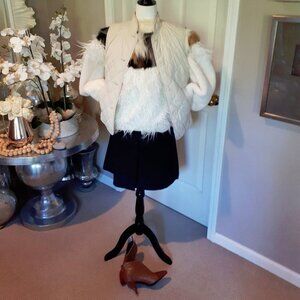 EUC Gap beige sleeveless short puffer activewear vest jacket